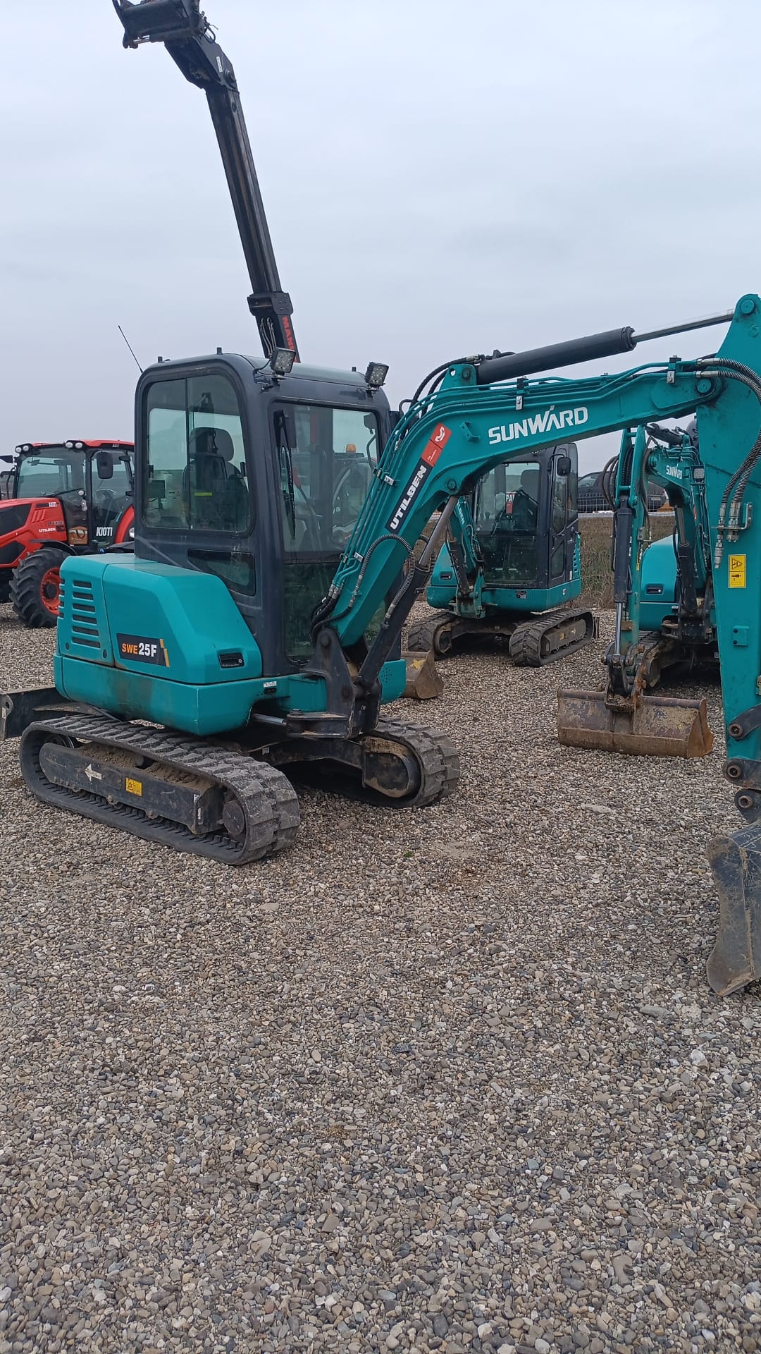 Miniexcavatoare 25F